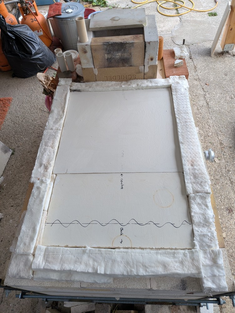 Gas kiln lid from shelves and fibre